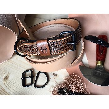 Martin Vozniak - Ruční, zakázková výroba https://www.facebook.com/HMLeatherGoods/